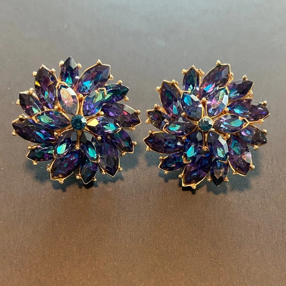 VTG Crown Trifari Dazzling Heliotrope Rhinestone in Blue and Purple - Picture 2 of 4